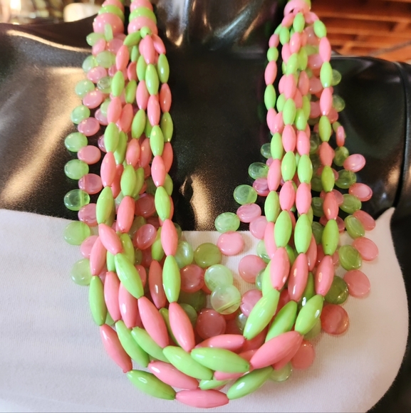 ππ Pretty in Pink and Green Statement Necklace with Earrings - Rounds - Picture 12 of 16